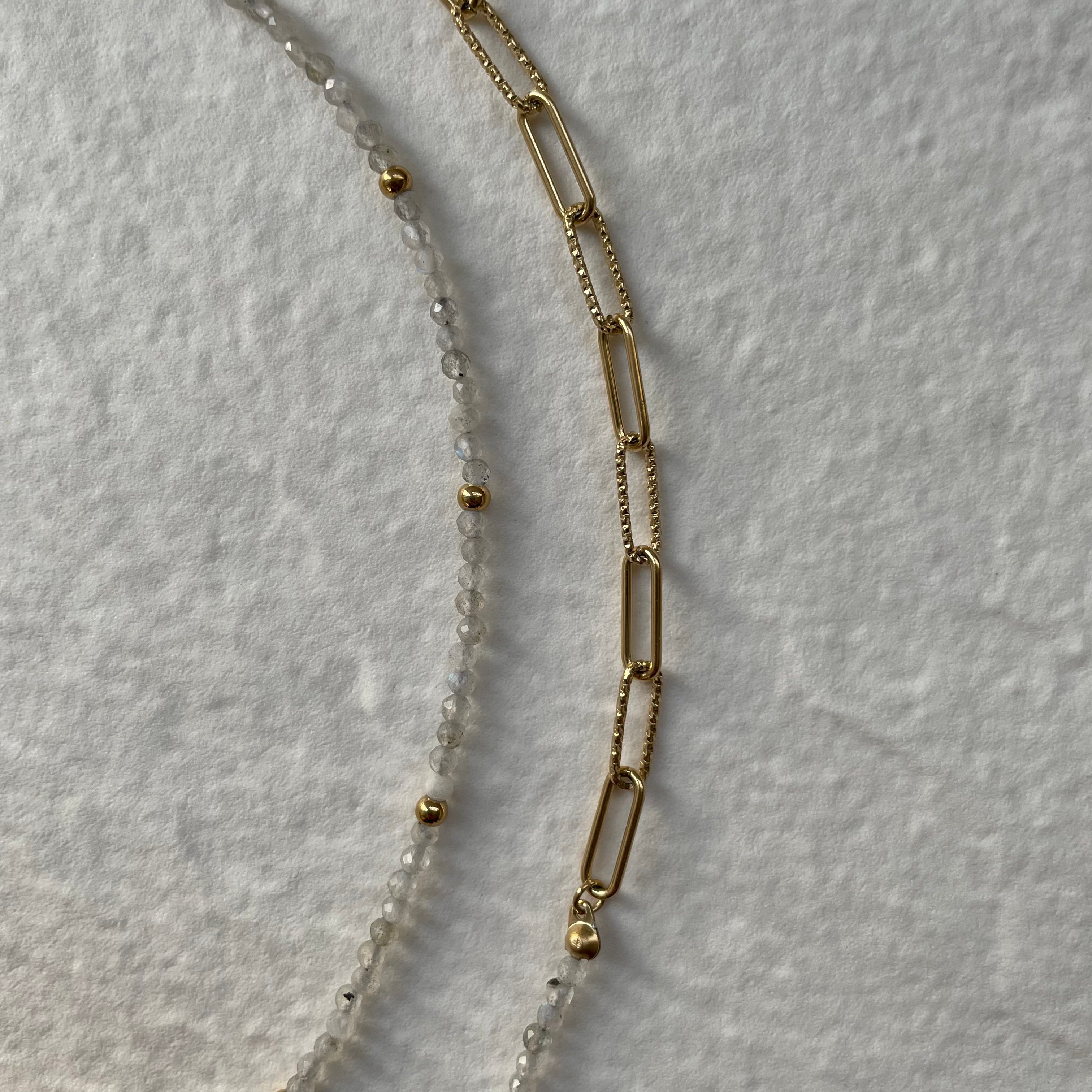 Collier perles semi-précieuses et mailles dorées en acier inoxydable | Vannina
