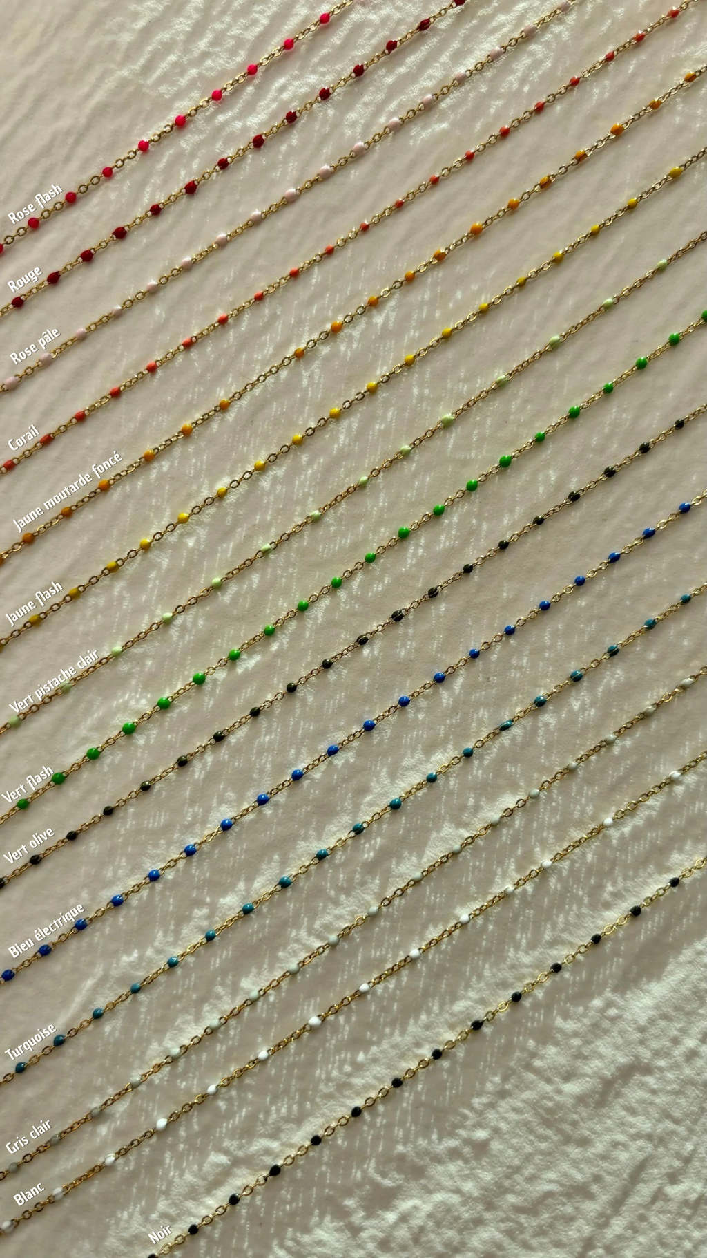 Collier Fin Doré en Acier Inoxydable avec Perles Colorées | Ginette