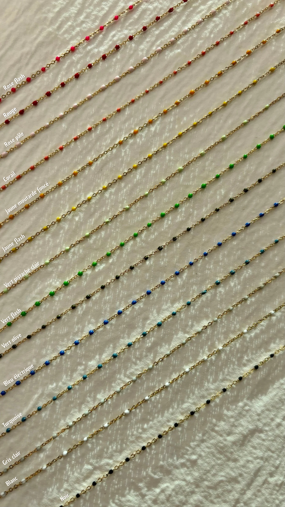 Collier Fin Doré en Acier Inoxydable avec Perles Colorées | Ginette