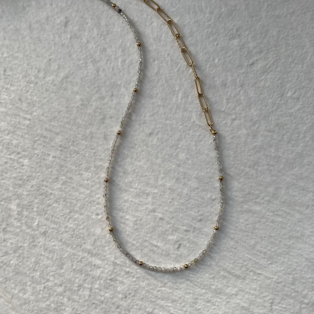 Collier perles semi-précieuses et mailles dorées en acier inoxydable | Vannina
