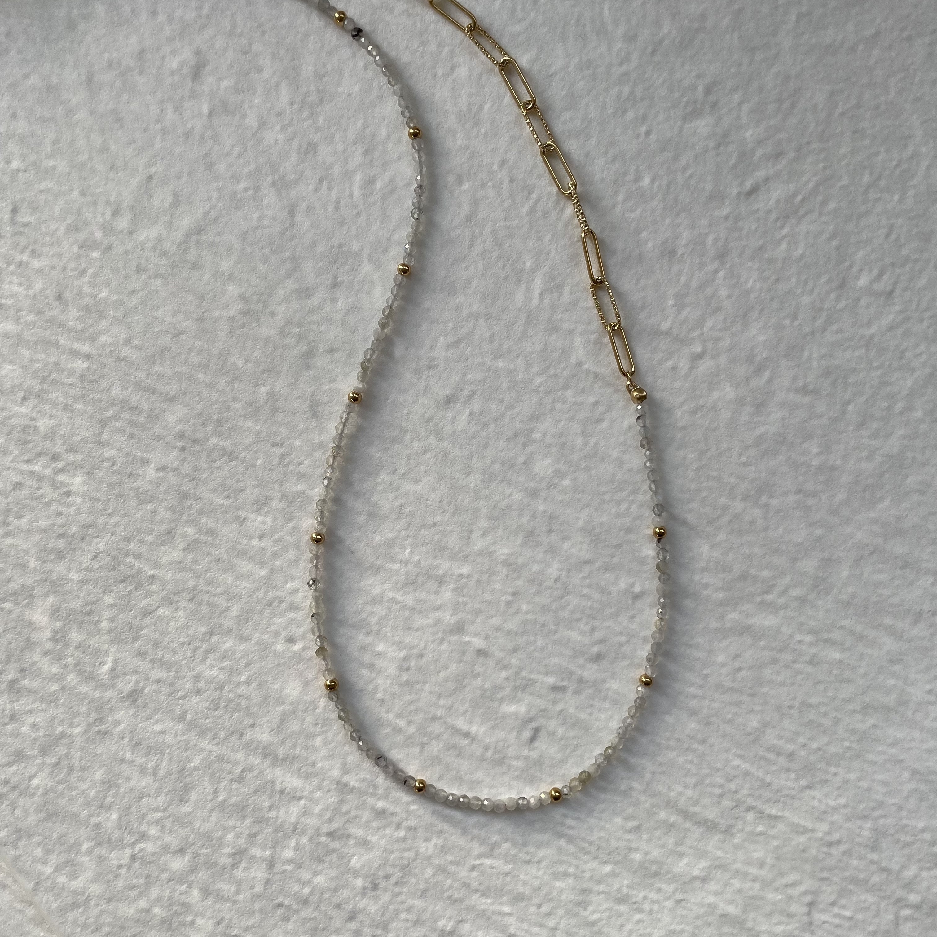 Collier perles semi-précieuses et mailles dorées en acier inoxydable | Vannina