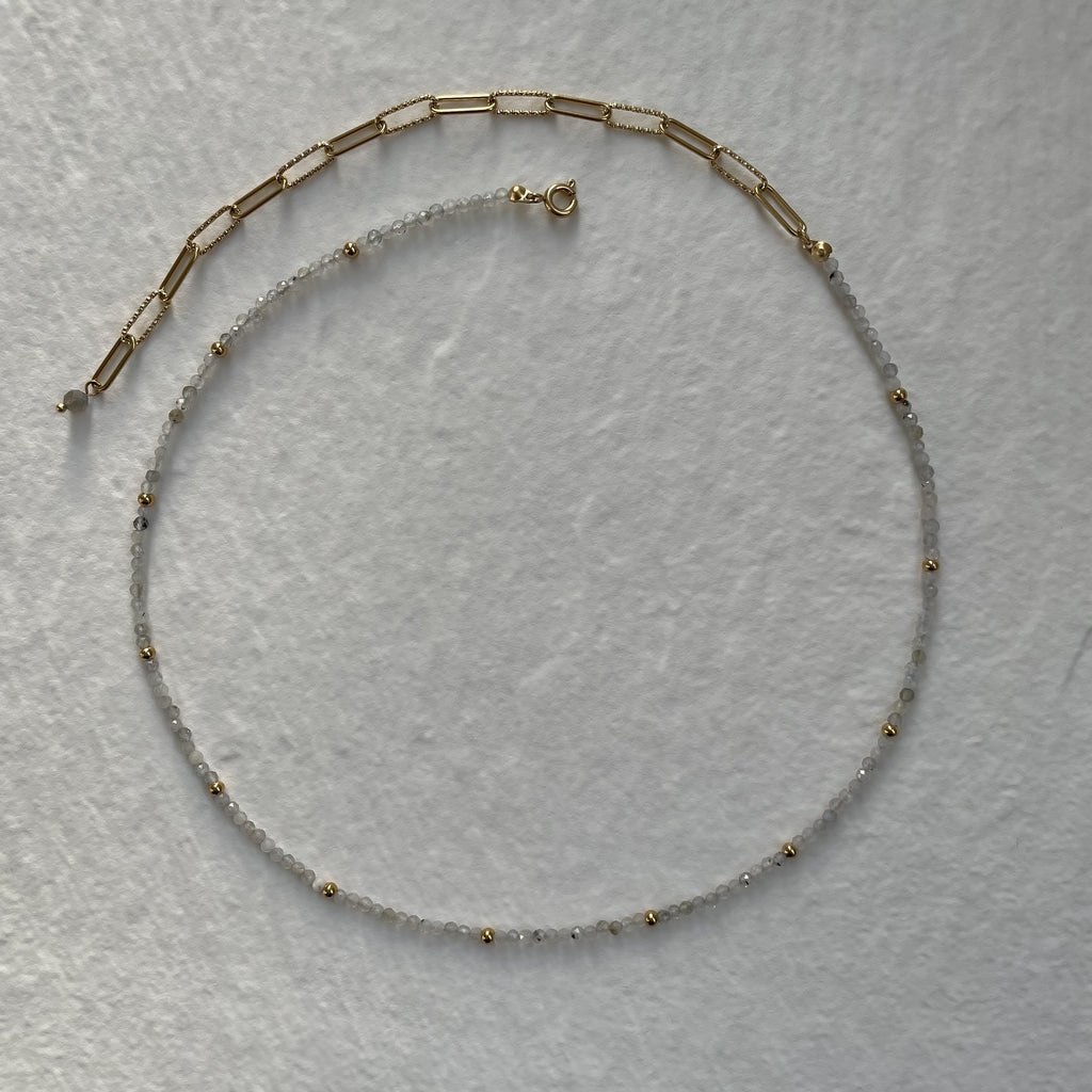 Collier perles semi-précieuses et mailles dorées en acier inoxydable | Vannina