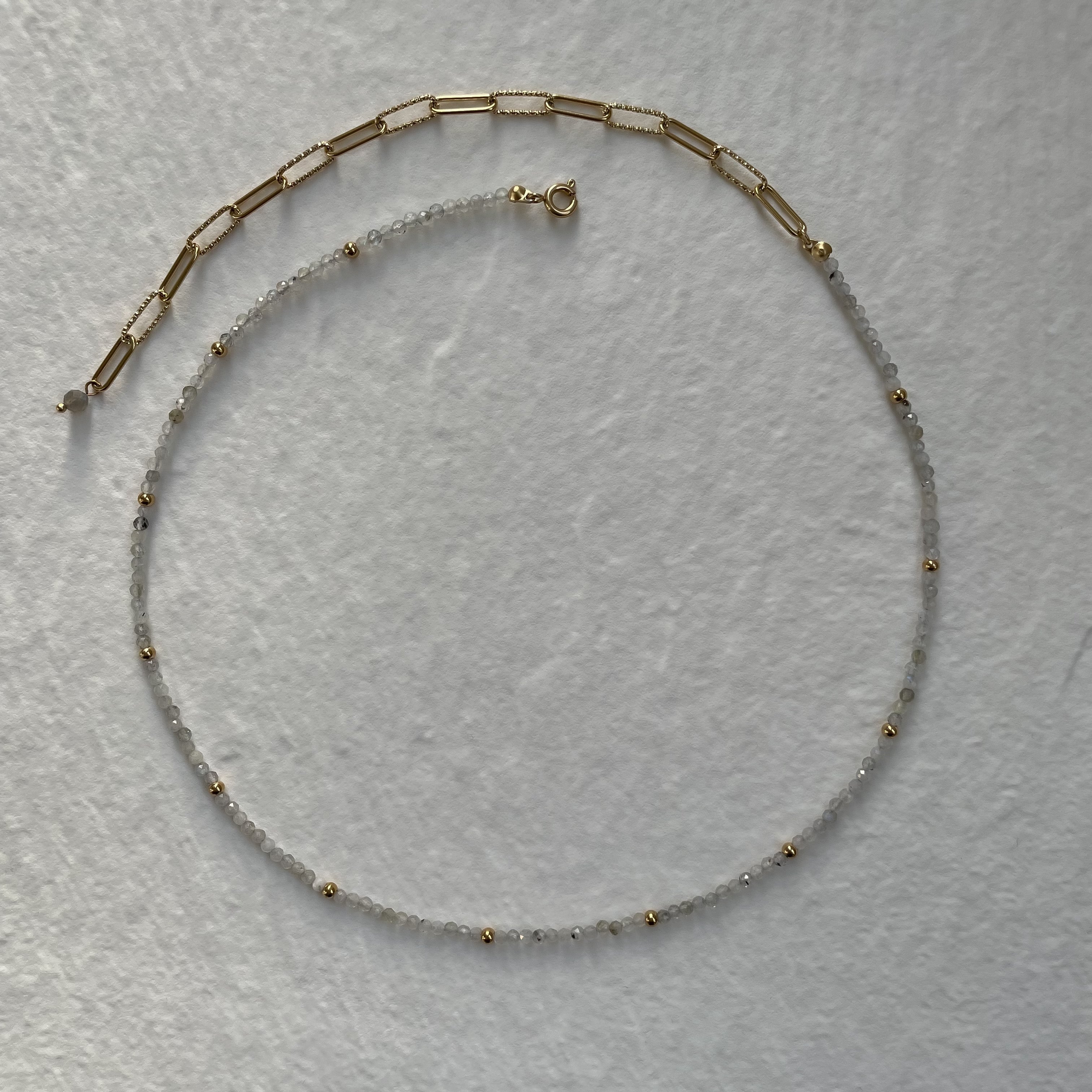 Collier perles semi-précieuses et mailles dorées en acier inoxydable | Vannina