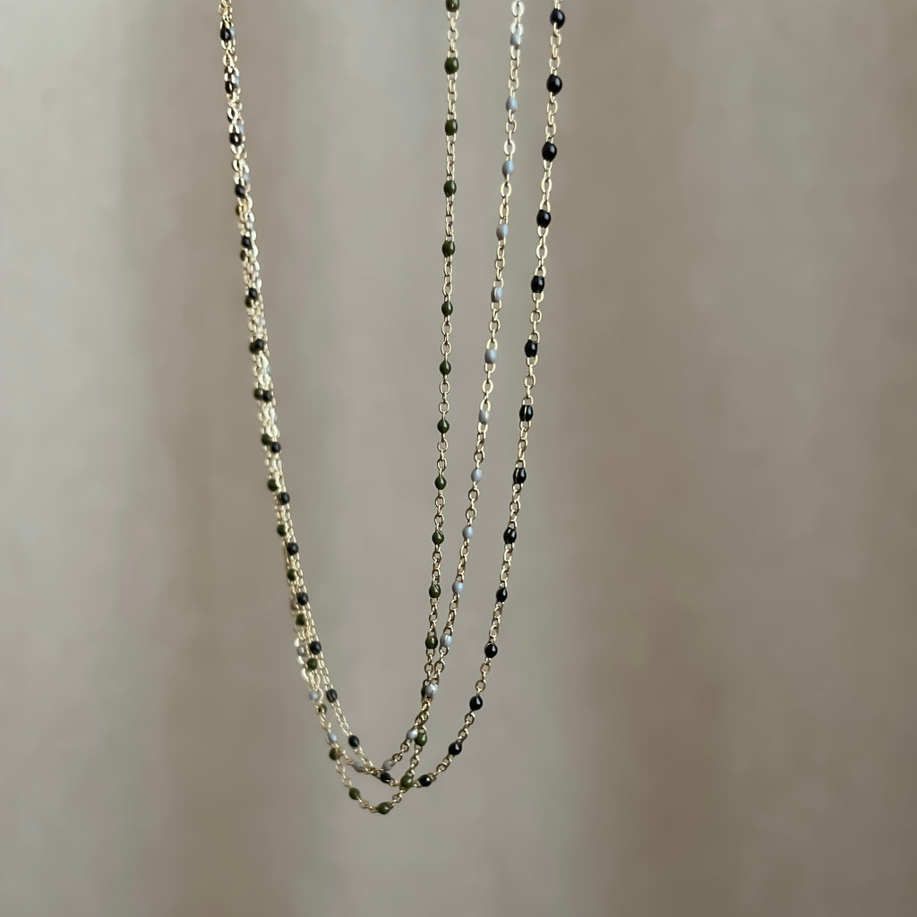 Collier Fin Doré en Acier Inoxydable avec Perles Colorées | Ginette