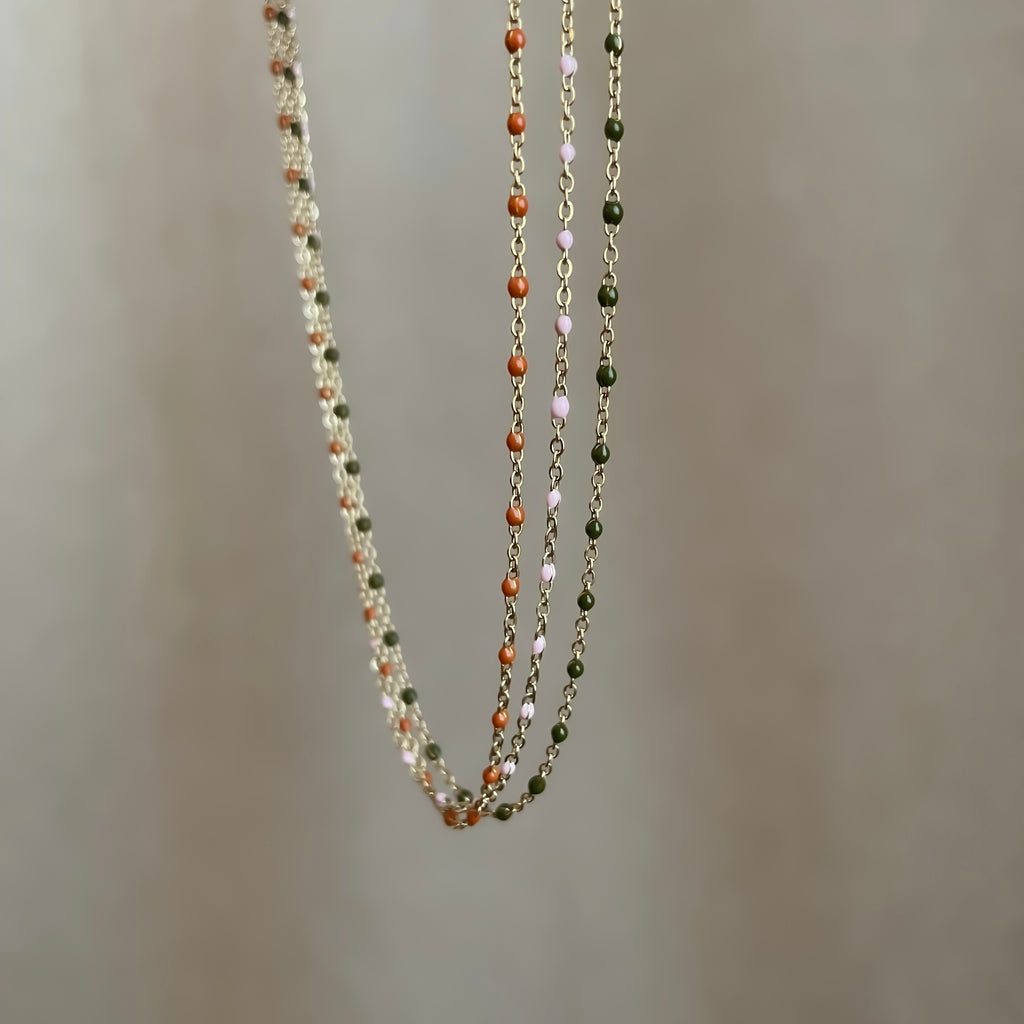 Collier Fin Doré en Acier Inoxydable avec Perles Colorées | Ginette